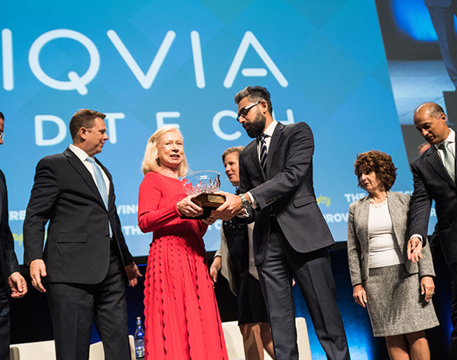 Cathy Burzik receives 2019 AdvaMed Lifetime Achievement Award