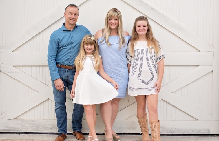 portrait of Kelly, husband, and daughters